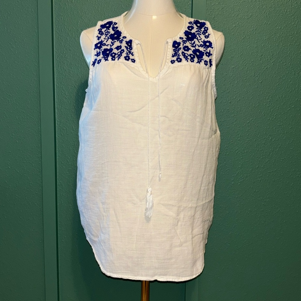 Women's sleeveless blouse; spanish accent